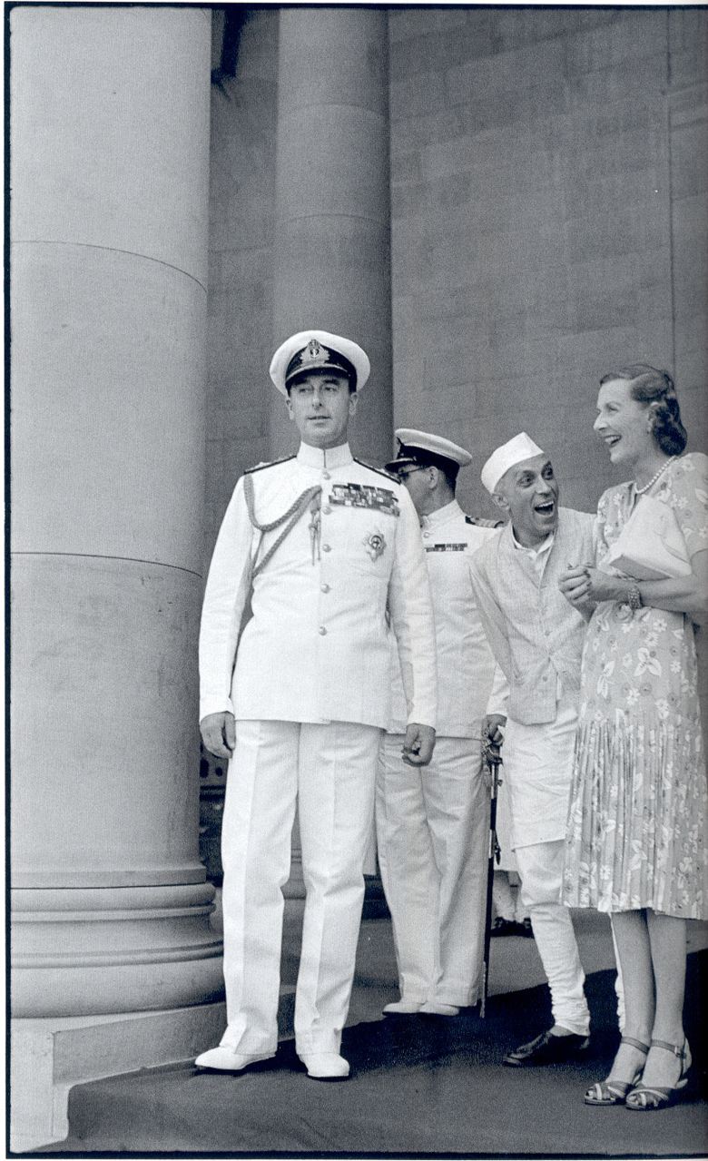 Nehru_and_the_Mountbattens_-_Cartier-Bresson_-_NPG