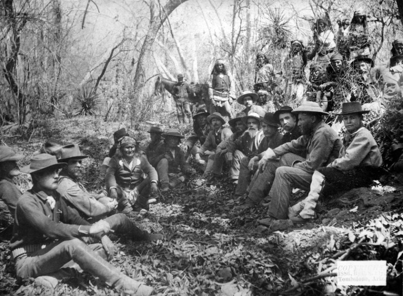 Geronimo_surrenders_March_1886